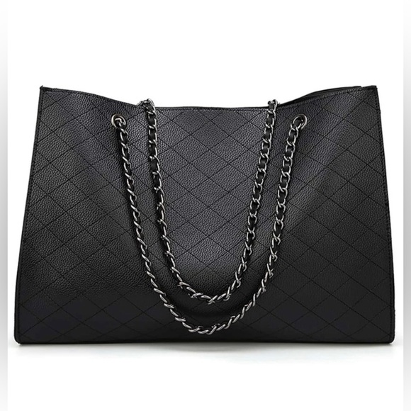 Handbags - NWOT Black Quilted Chain Bag